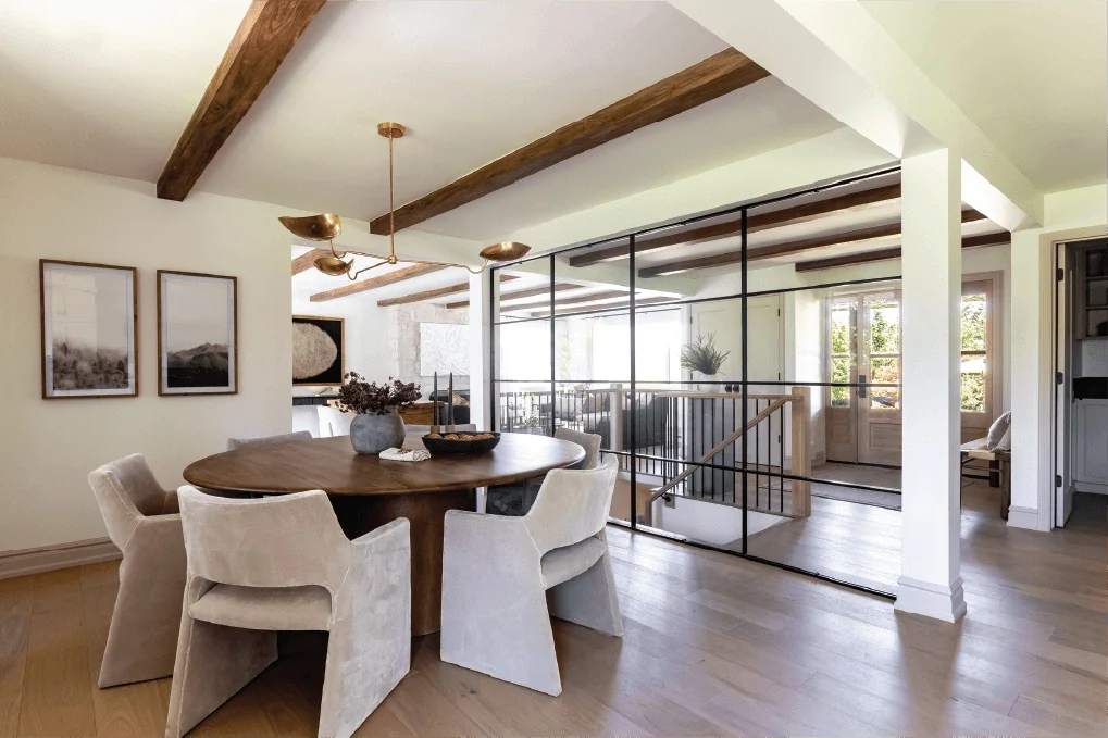 Dining room with timber beams and glass partitions