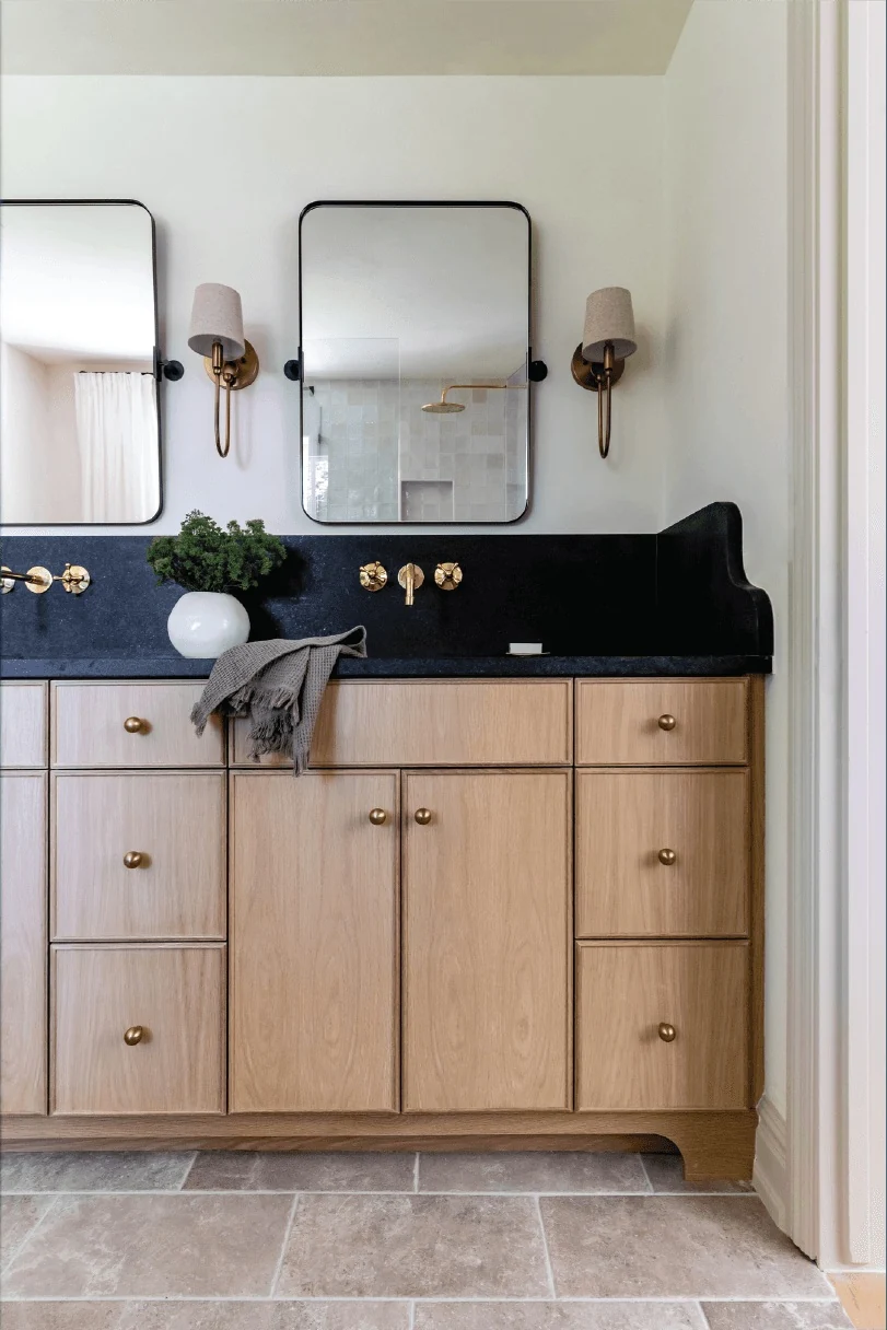 Bathroom vanity in natural wood with brass fittings