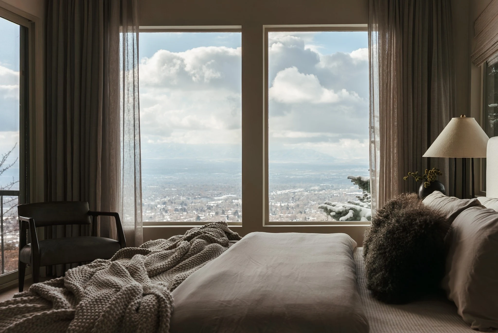 Bedroom framing panoramic views